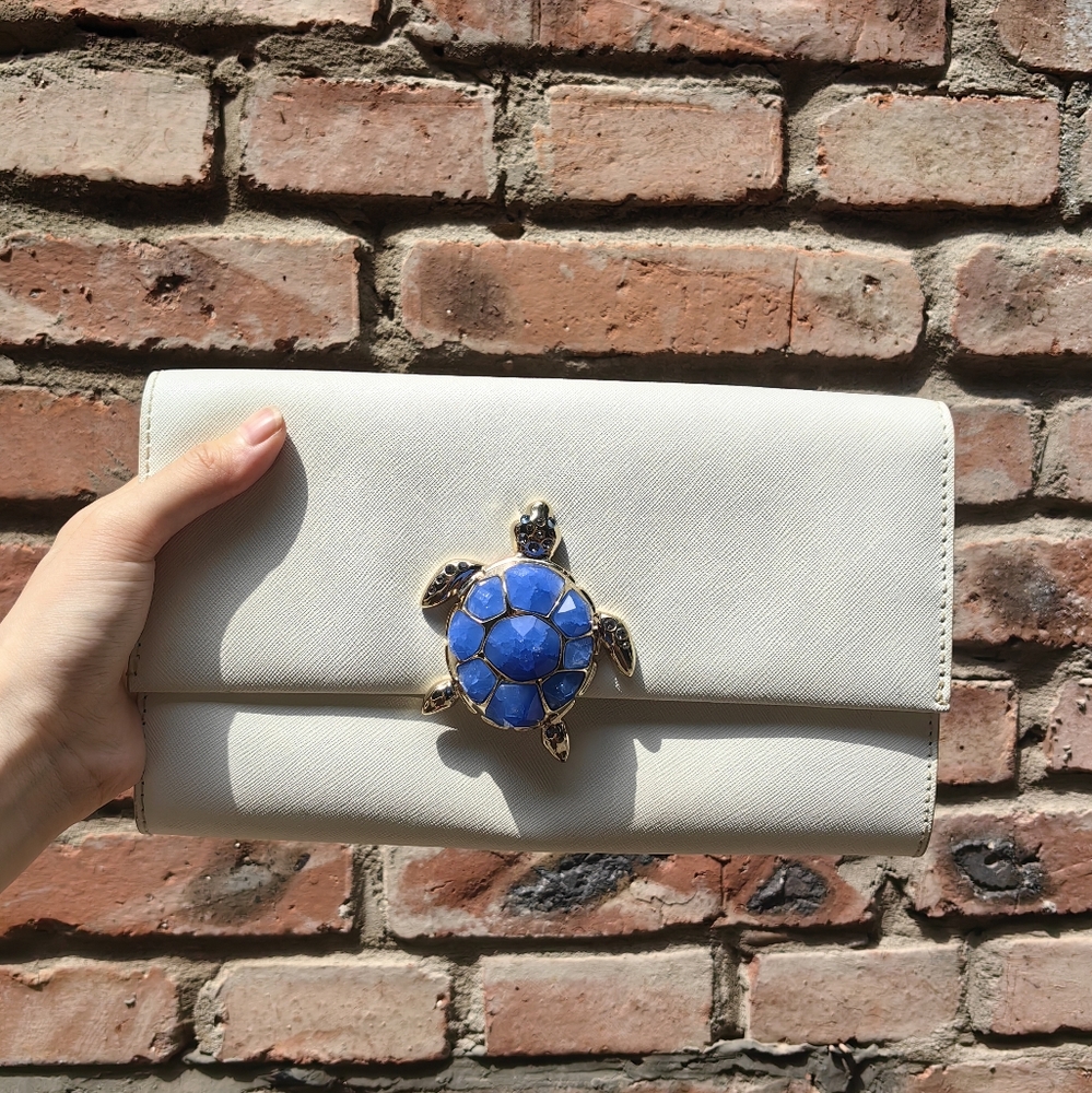 Kate Spade white turtle clutch Rare Handbag